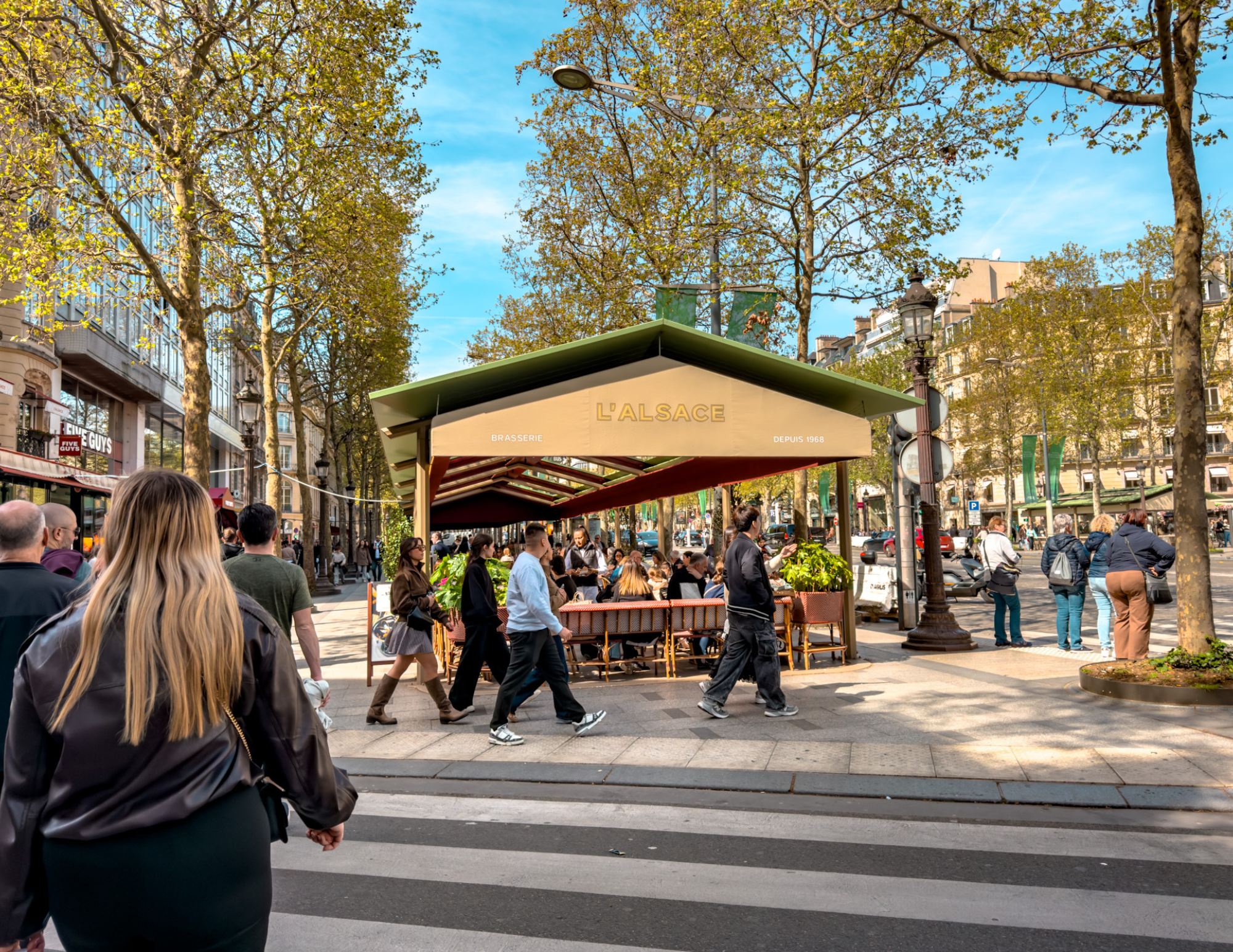 Paris Travel Guide (18).png
